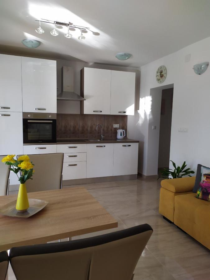 Apartmani Mira Nin Buitenkant foto