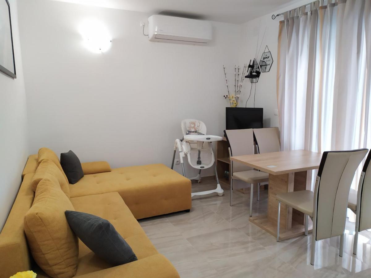 Apartmani Mira Nin Buitenkant foto