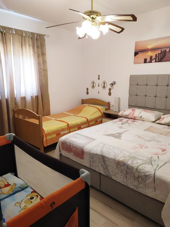 Apartmani Mira Nin Buitenkant foto