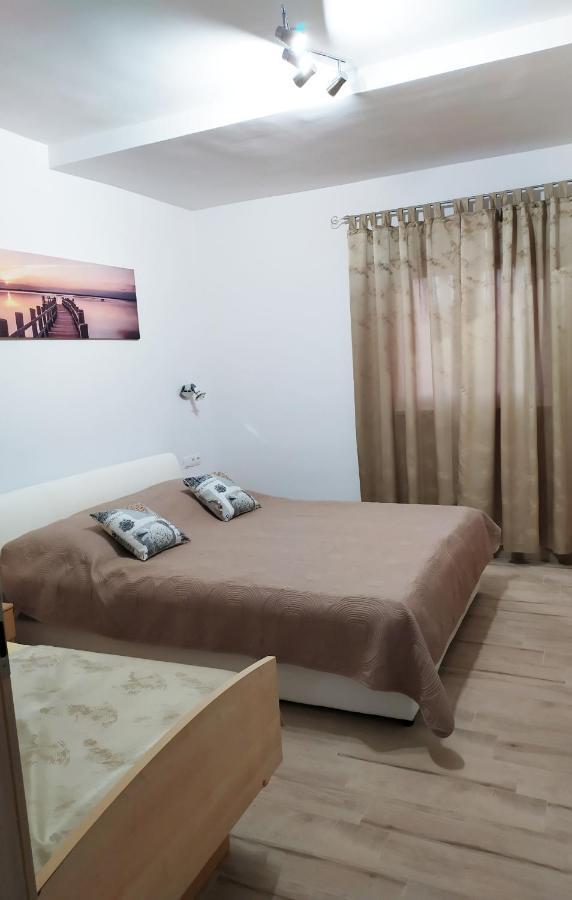 Apartmani Mira Nin Buitenkant foto