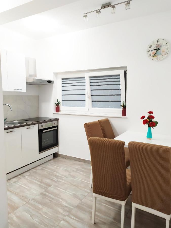 Apartmani Mira Nin Buitenkant foto