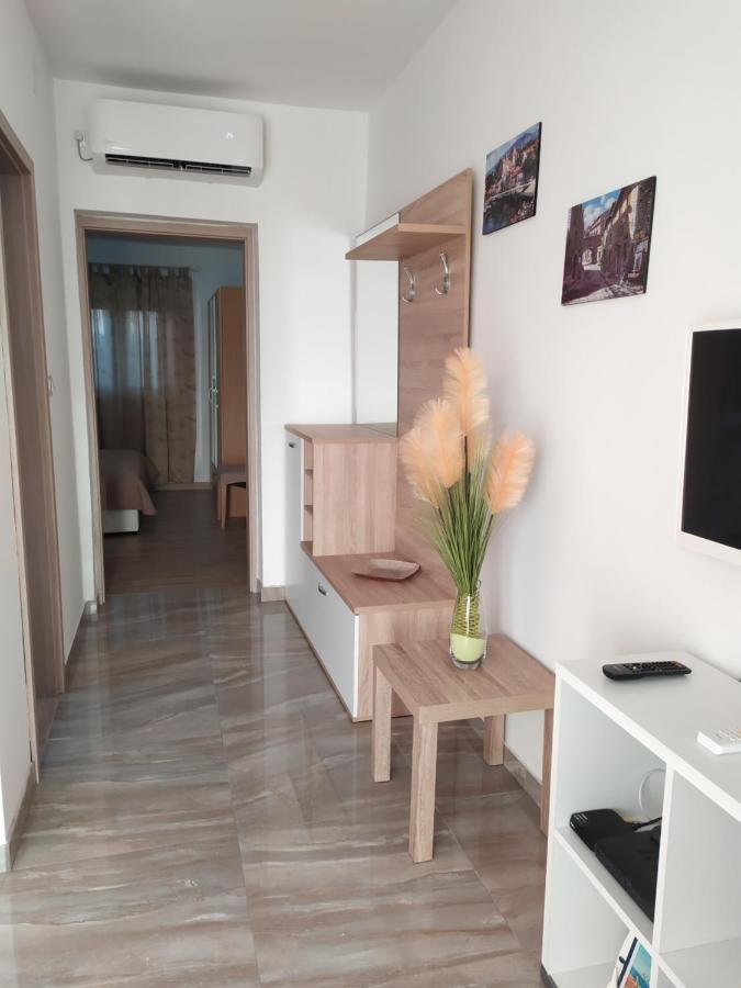 Apartmani Mira Nin Buitenkant foto