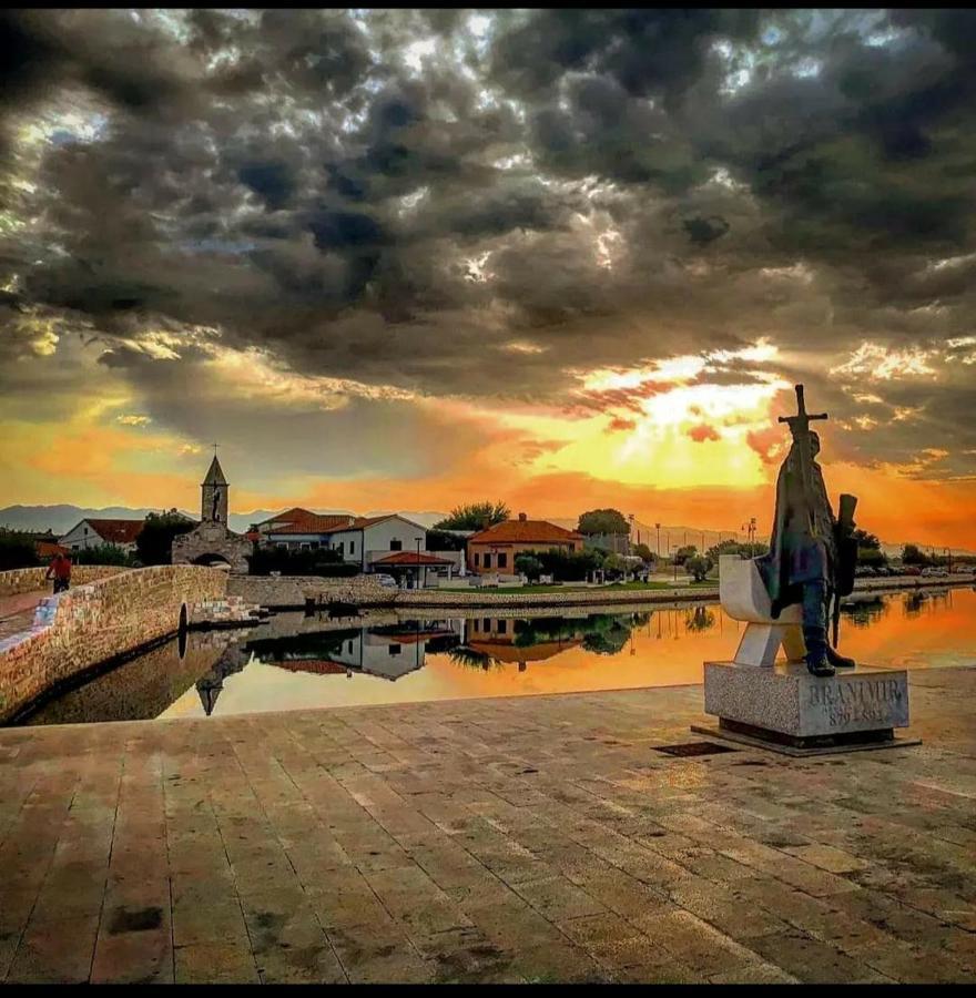 Apartmani Mira Nin Buitenkant foto