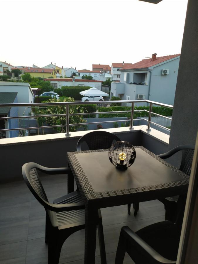 Apartmani Mira Nin Buitenkant foto