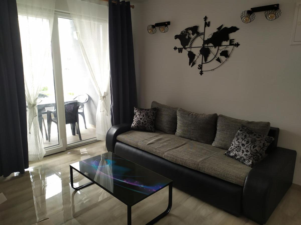 Apartmani Mira Nin Buitenkant foto