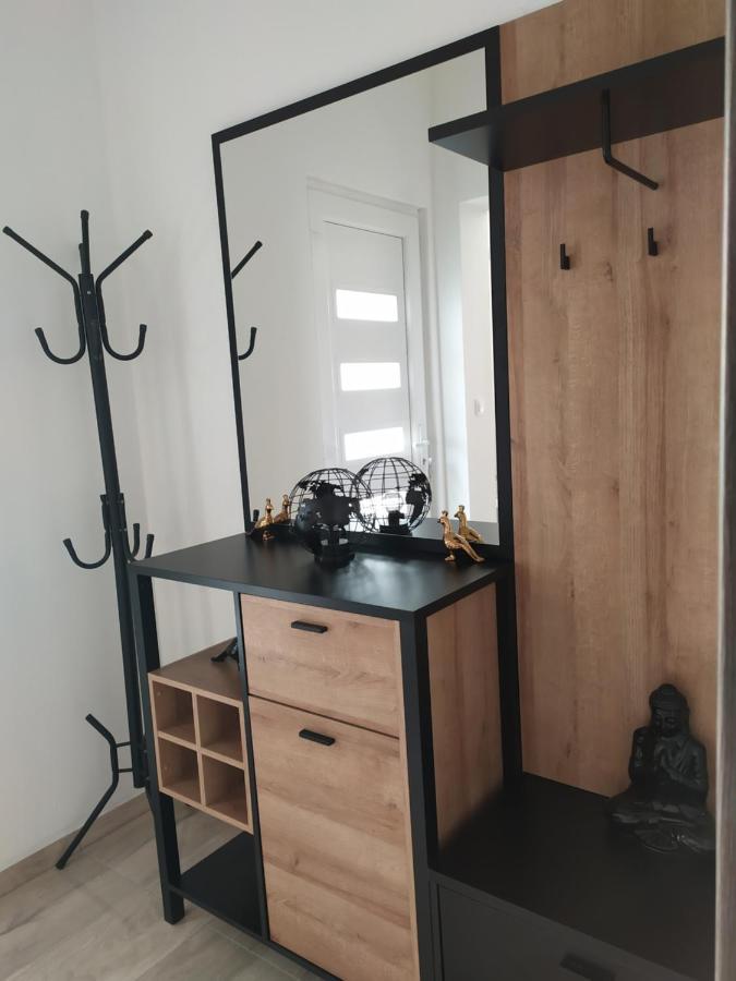 Apartmani Mira Nin Buitenkant foto