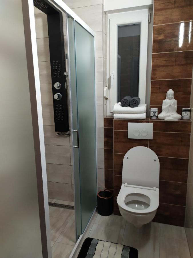 Apartmani Mira Nin Buitenkant foto