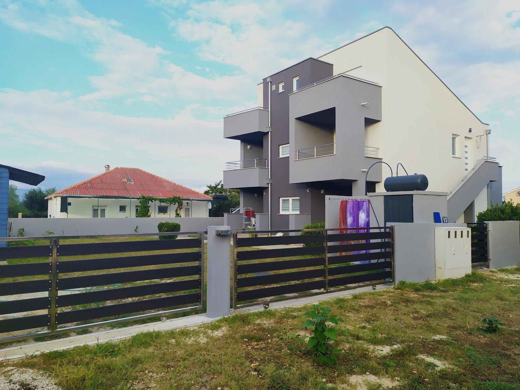 Apartmani Mira Nin Buitenkant foto