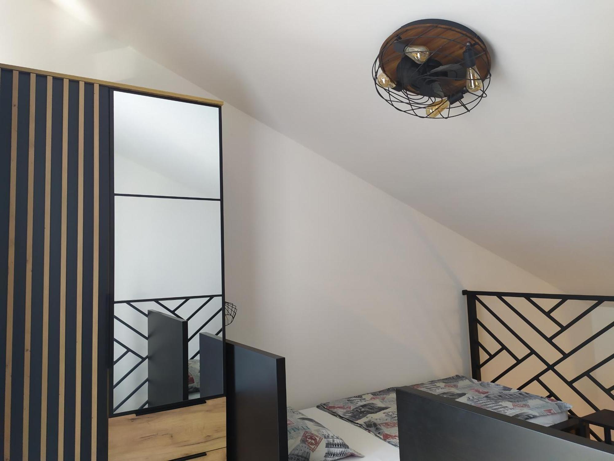 Apartmani Mira Nin Buitenkant foto
