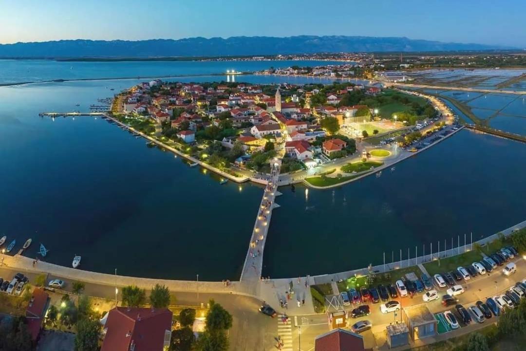 Apartmani Mira Nin Buitenkant foto