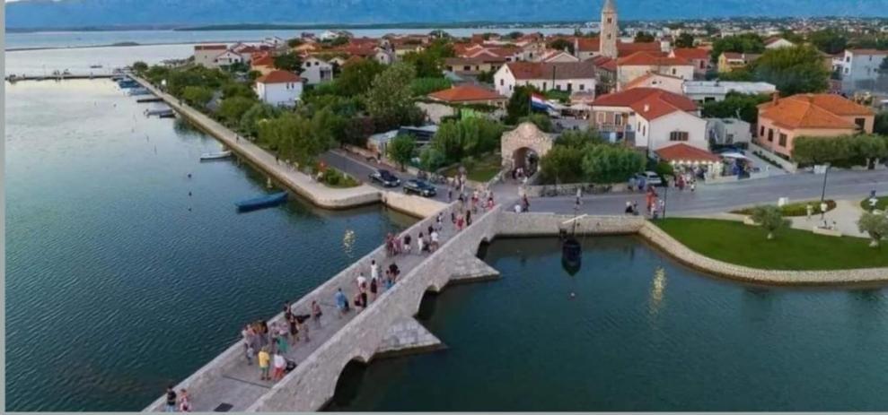 Apartmani Mira Nin Buitenkant foto